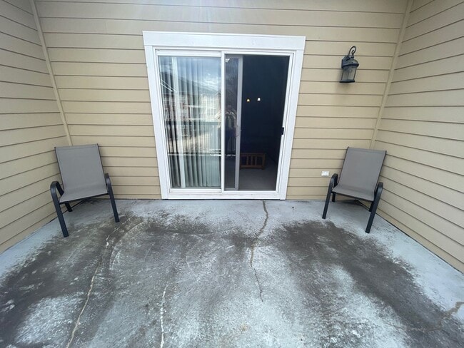 Building Photo - Fully-Furnished 3 Bedroom Condo in Smithton Crossing - Perfect for Traveling Professionals!