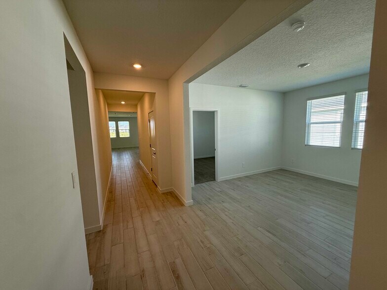 Building Photo - 74 Tequesta Ct