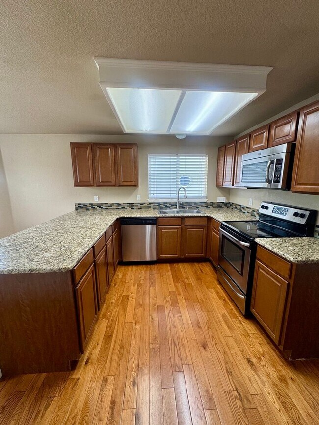 Building Photo - 5 Bedroom Home in Stetson Hills