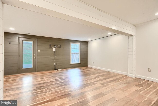 Building Photo - 1725 Beechbank Way