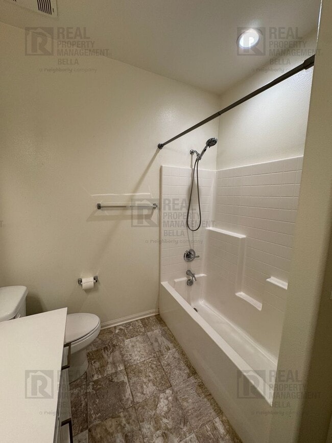 Building Photo - Single-Story Comfort & Style in Prime Heme...