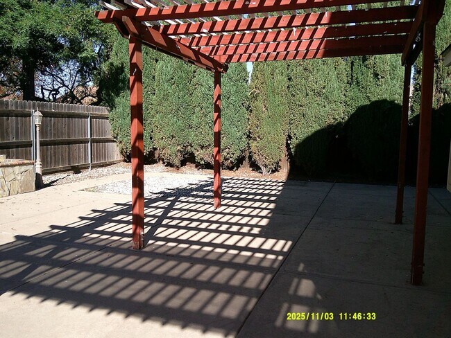 Building Photo - 4 bedroom in Dixon with spacious back yard