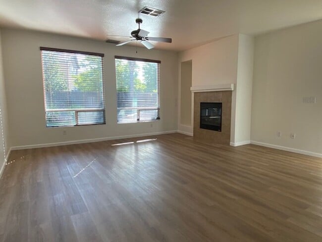 Building Photo - Avail by July 7th - Single level home in L...