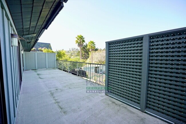 Building Photo - 16 Greenwood Bay Dr