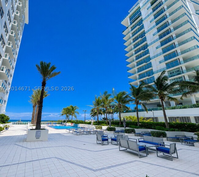 Building Photo - 6917 Collins Ave