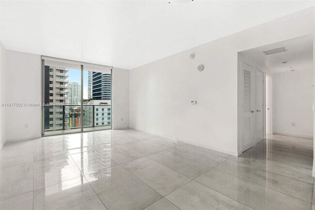 Building Photo - 1100S S Miami Ave