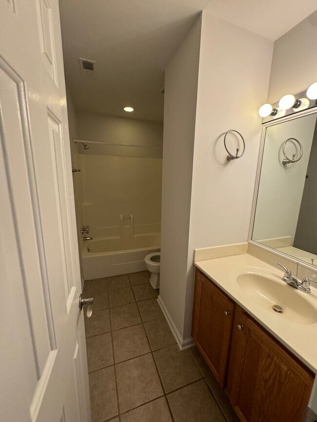 Building Photo - 1423 Wake Forest Rd