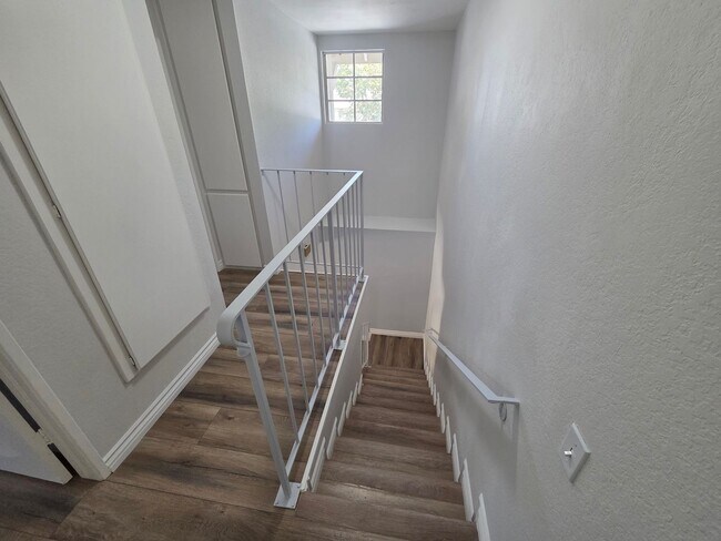 Building Photo - 1826 Lochglen Ct