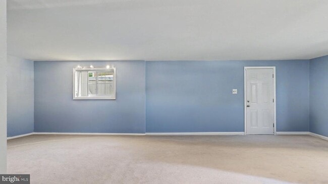 Building Photo - 9912 Pomona Dr