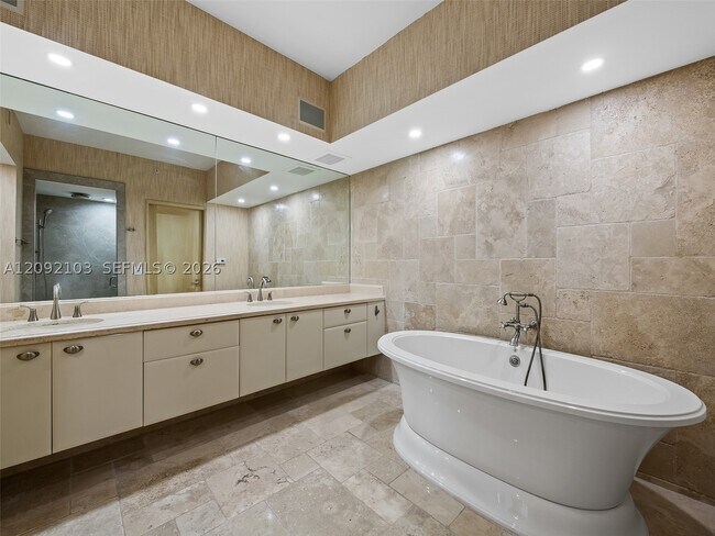 Building Photo - 333 Las Olas Way