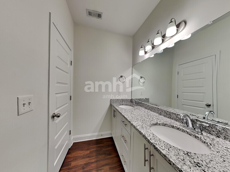 Building Photo - 5500 Central Grove Sq