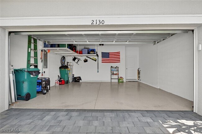 Building Photo - 2130 Hamlin St