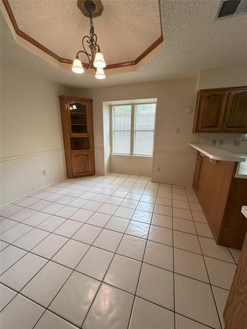 Building Photo - 132 Meadowglen Cir