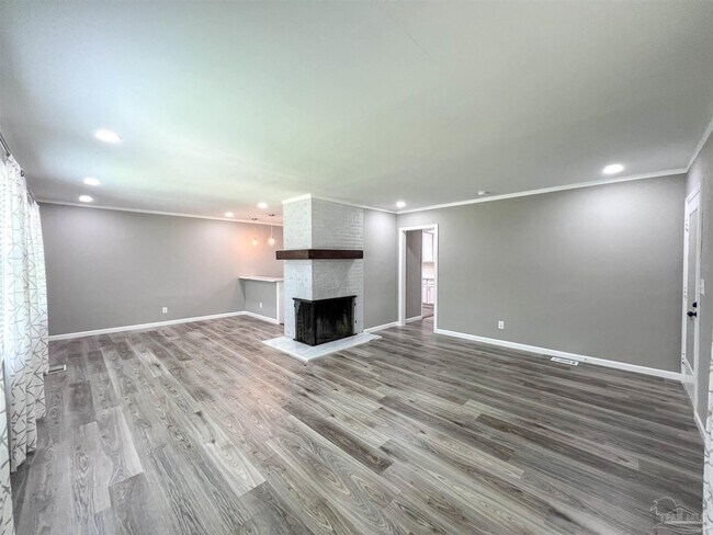 Building Photo - 1815 Hallmark Dr
