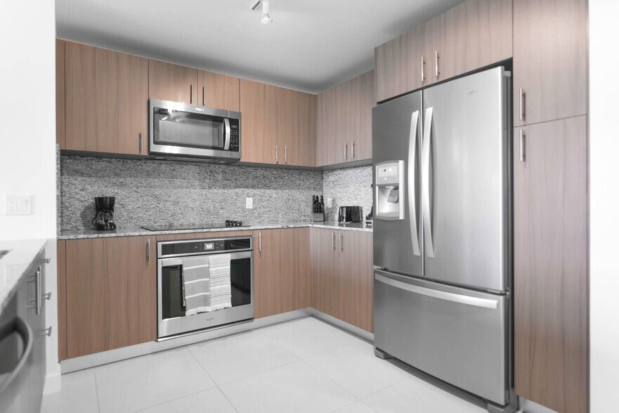 Building Photo - 5350 NW 84th Ave