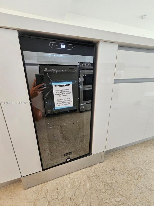 Building Photo - 2905 Point E Dr