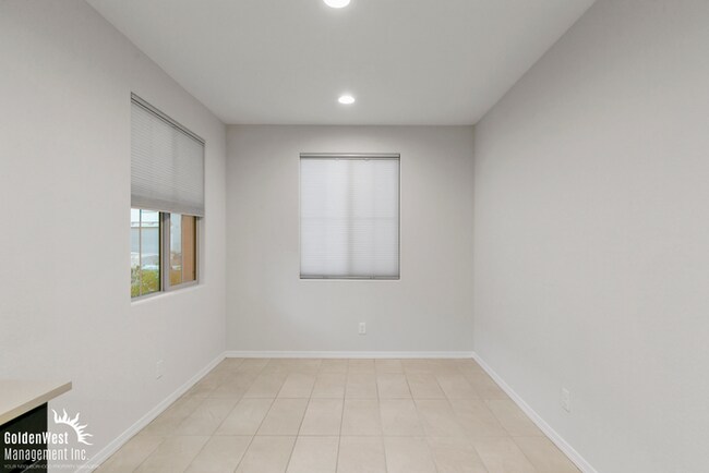 Building Photo - Modern 3Bdm 2Ba Litchfield Park Home with Stylish Upgrades!