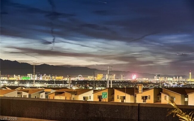 Building Photo - 860 Viento Del Montagna Ave