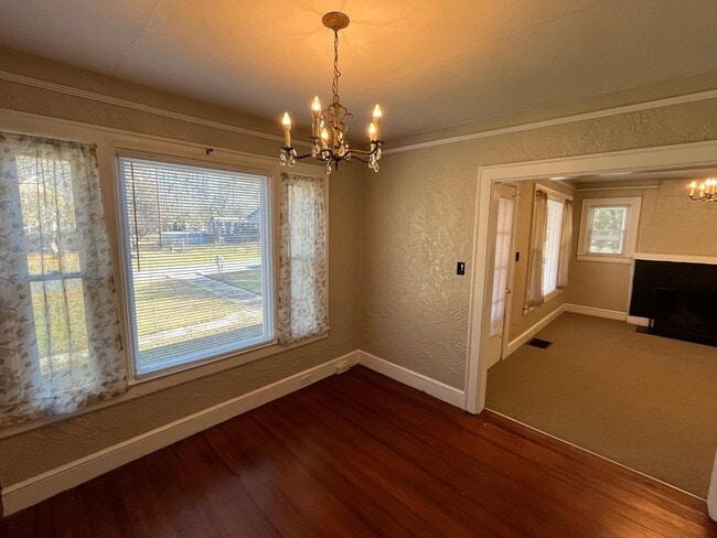 Building Photo - Charming 2-bedroom, 1-bathroom house