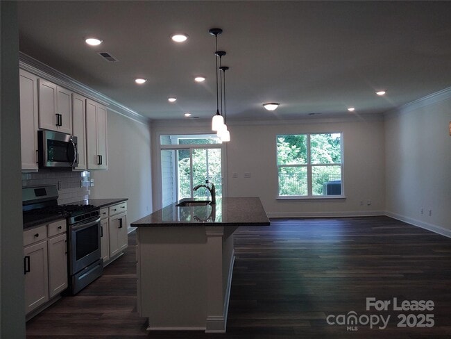 Building Photo - 2235 Blewett Dr
