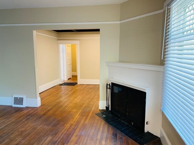 Building Photo - Charming 2 bed Bungalow