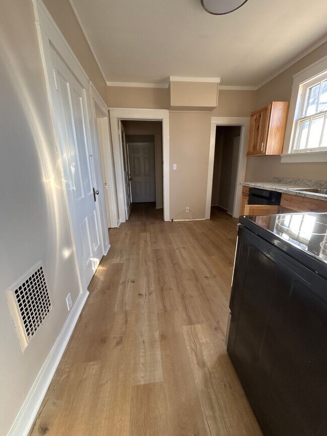 Building Photo - $1000.00 Deposit Special! You're Home Awaits