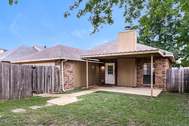 Building Photo - 1439 Colborne Dr