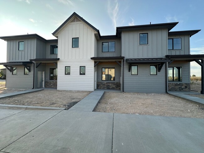 Building Photo - 4095 S Lone Pne Wy