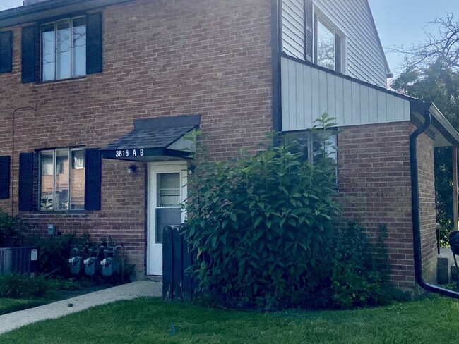 Primary Photo - 3616 Western Ave