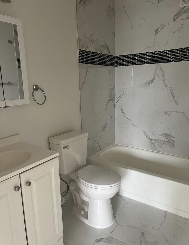 Building Photo - Renovated 3 Bedroom 3 Bathroom Single Fami...