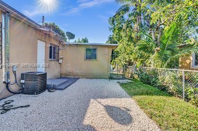 Building Photo - 10430 NW 5th Ave