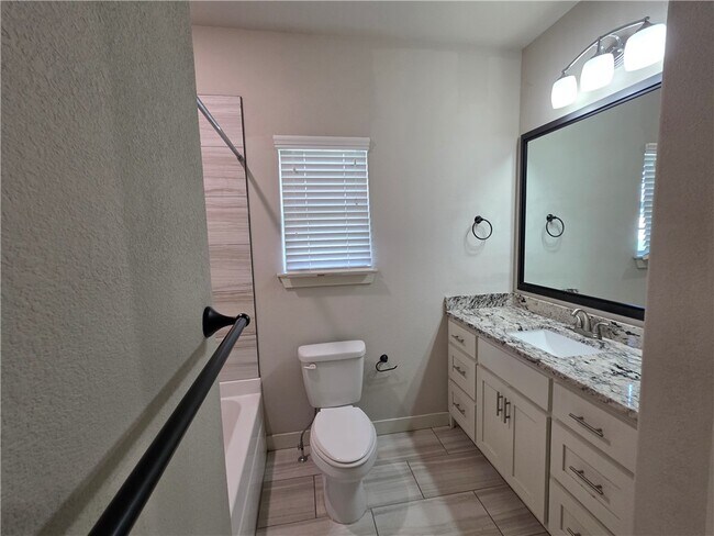 Building Photo - 2905 SW Satinwood Cove
