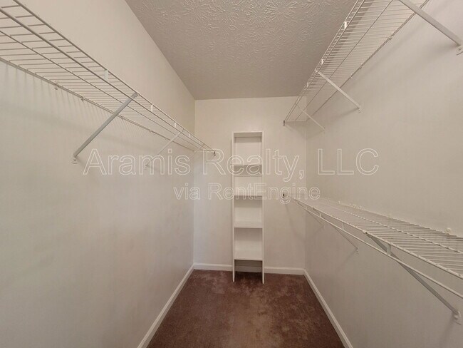 Building Photo - 735 Allen's Landing Dr SE