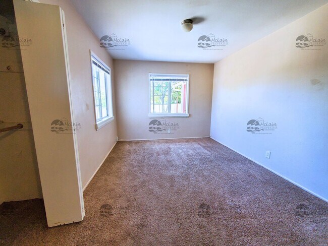 Building Photo - 2B/1B Home in Fallbrook!