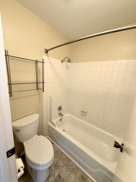 Building Photo - 18511 Egret Bay Blvd #209