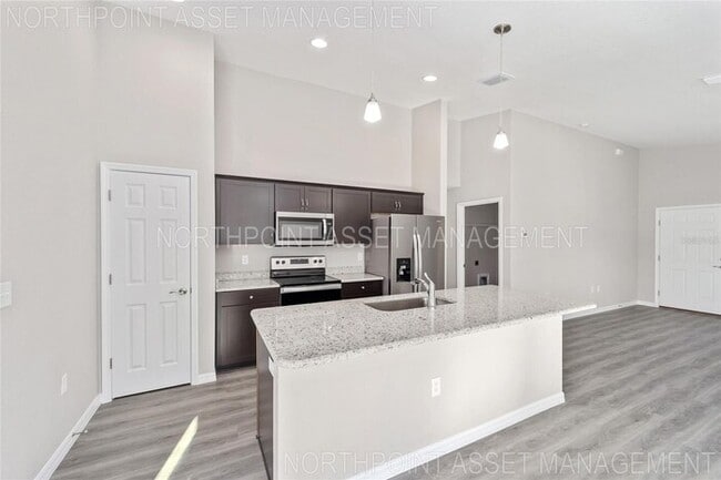 Building Photo - Stylish 3BR/2BA Home with Open Layout & Hi...