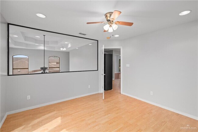 Building Photo - 1509 Maltese St