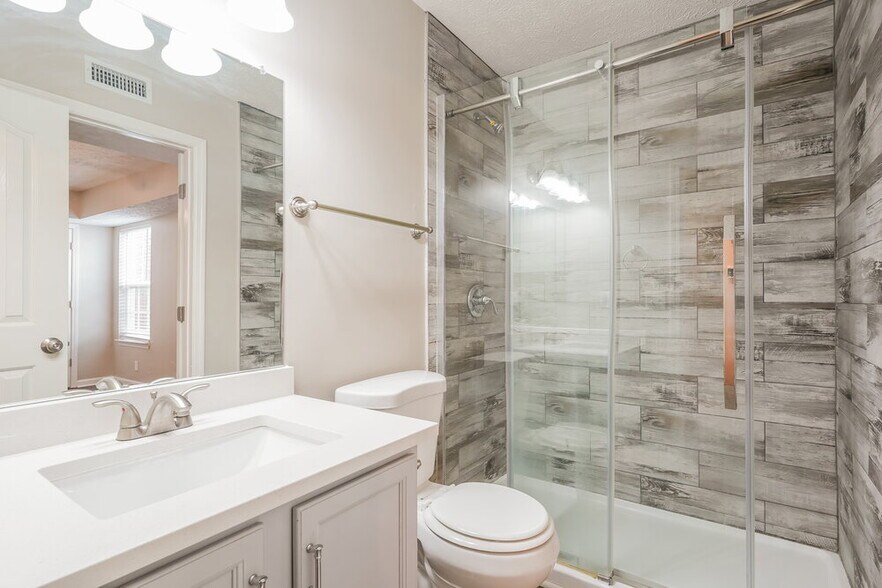 Building Photo - 1409 Amal Dr