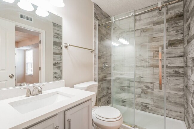 Building Photo - 1409 Amal Dr