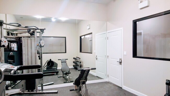 Building Photo - New Micro Studio in Lincoln Park