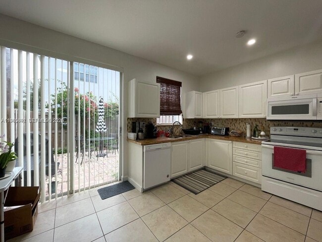 Building Photo - 5440 NW 107th Ave