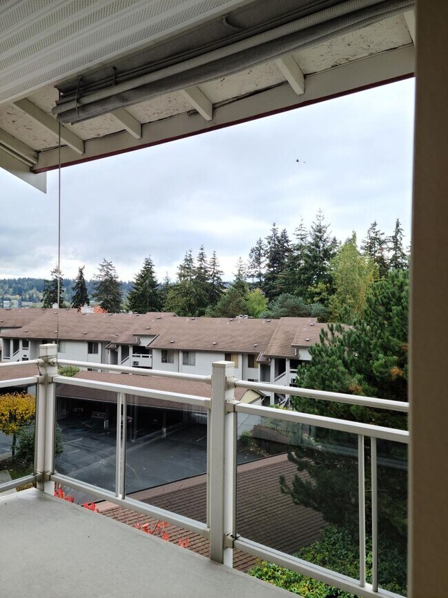 Building Photo - Spacious two bedroom condo!