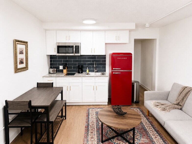Building Photo - 824 Camino La Costa