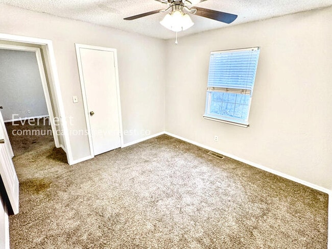 Building Photo - 1756 S Pine Ave