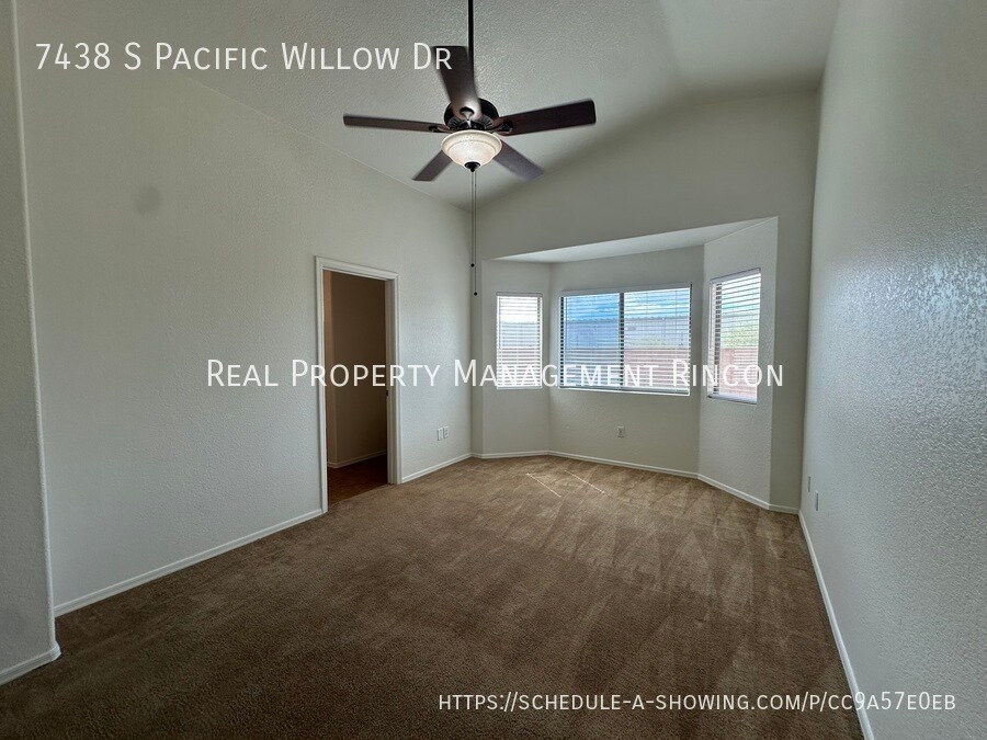 Building Photo - 7438 S Pacific Willow Dr