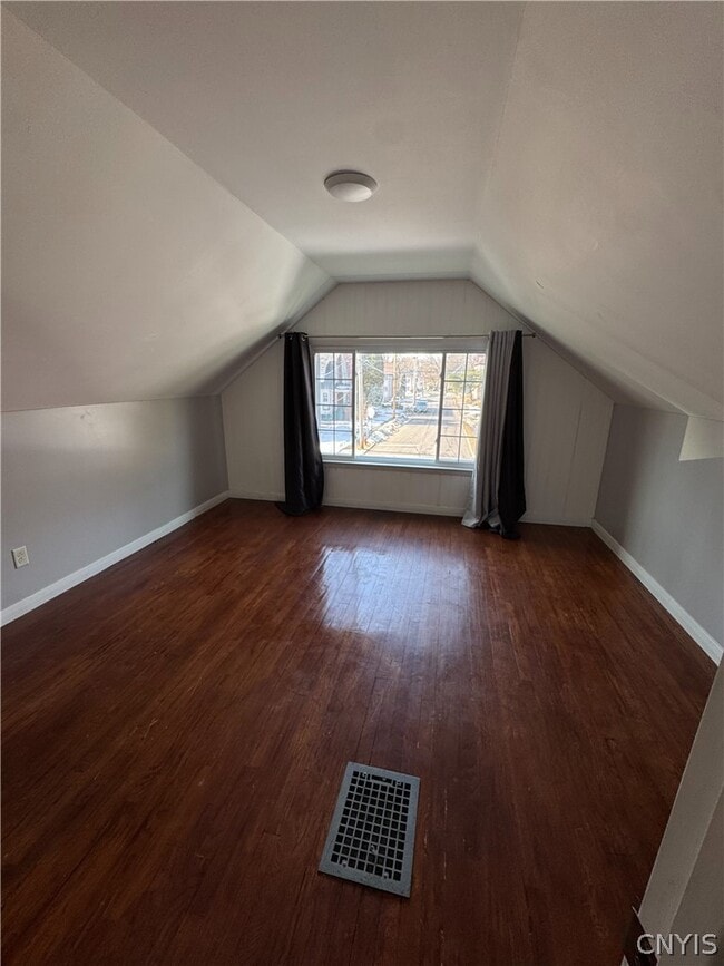 Building Photo - 220 Delhi St