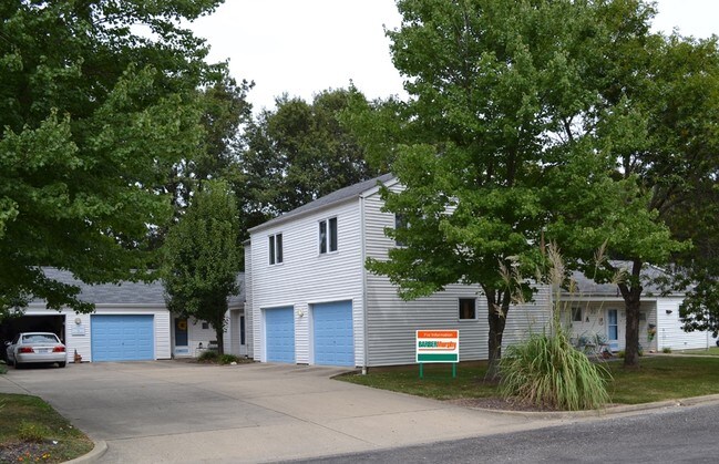 Primary Photo - 801 E Briarwood Ct