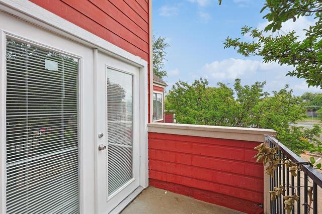 Building Photo - 9805 Walnut St