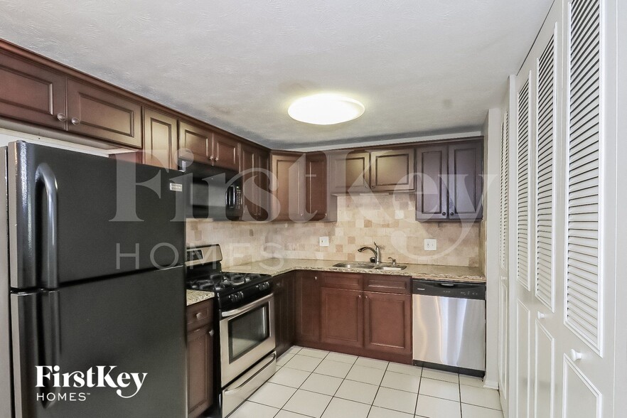 Building Photo - 4788 North Cir