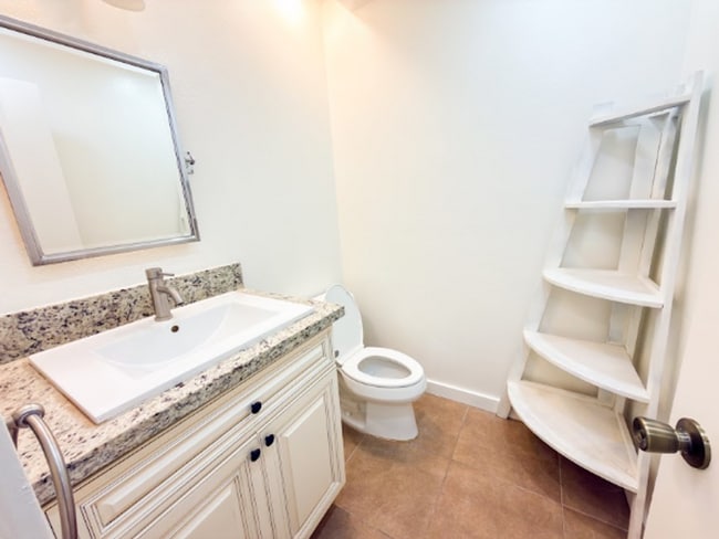 Building Photo - 15224 Shadybend Dr
